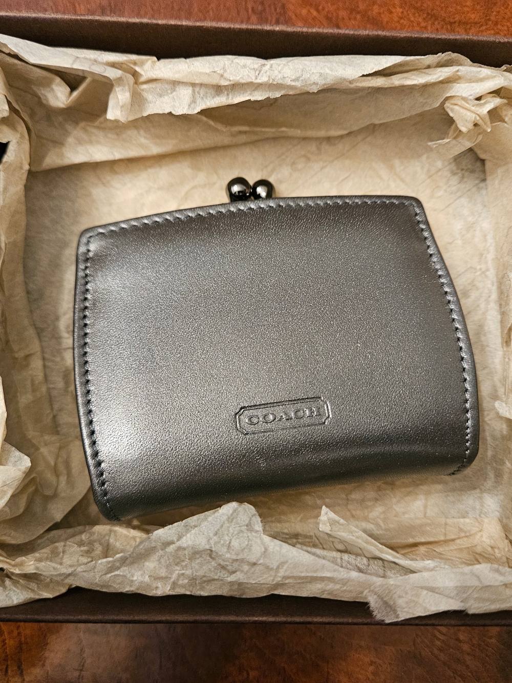 Coach Metallic Silver Leather Womens Kisslock Coin Purse
